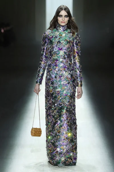 Look 77